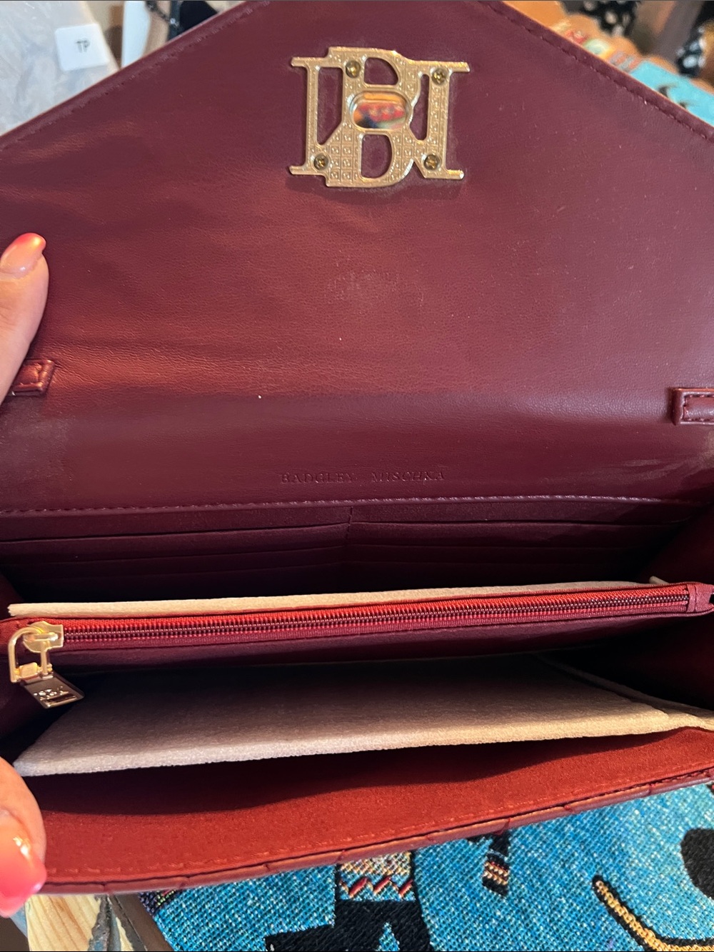 Badgley Mischka Vegan Leather Crossbody w/Diamond Quilting & Round studs - Picture 4 of 4